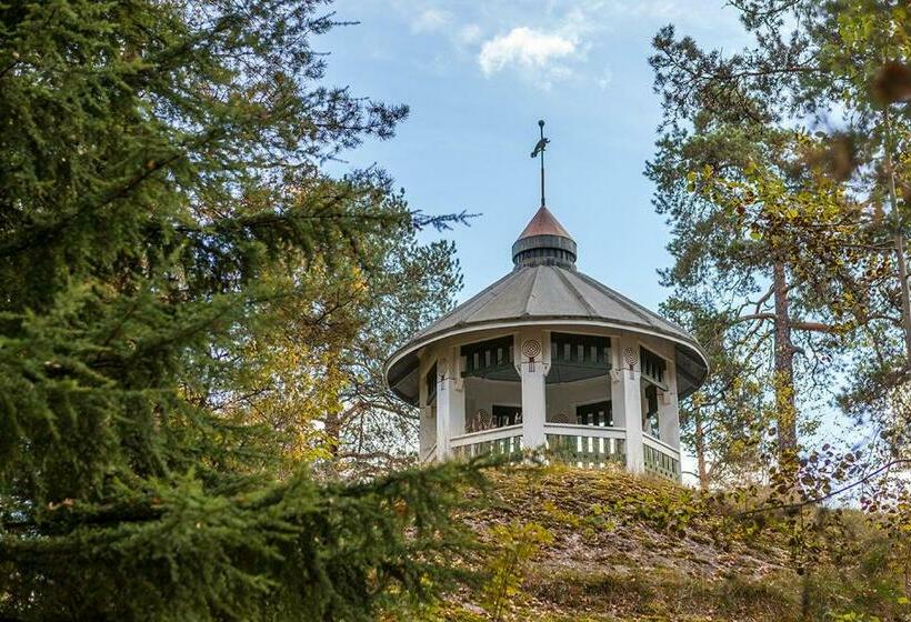 Номер Economy, Li Tiiliriihi