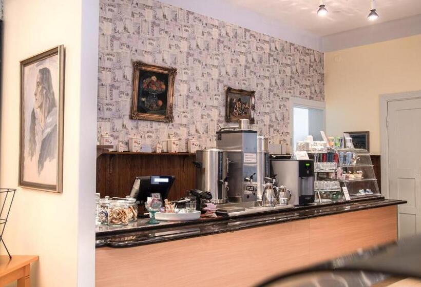 Номер Economy, Li Tiiliriihi