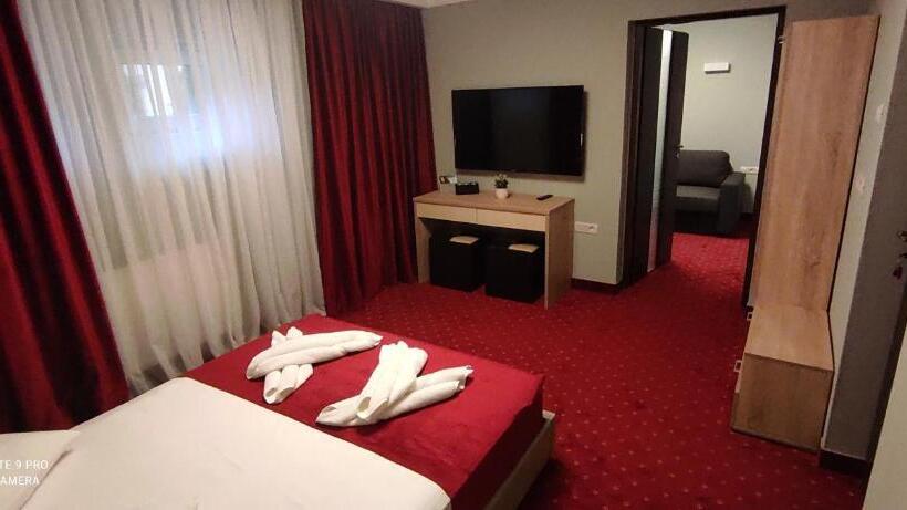 דירת חדר בקומת קרקע, Tomis Pensiune