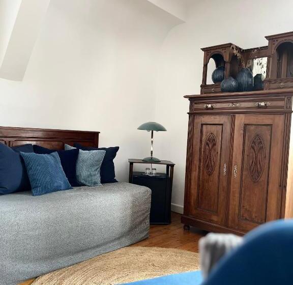 디럭스 룸, Haus Till E