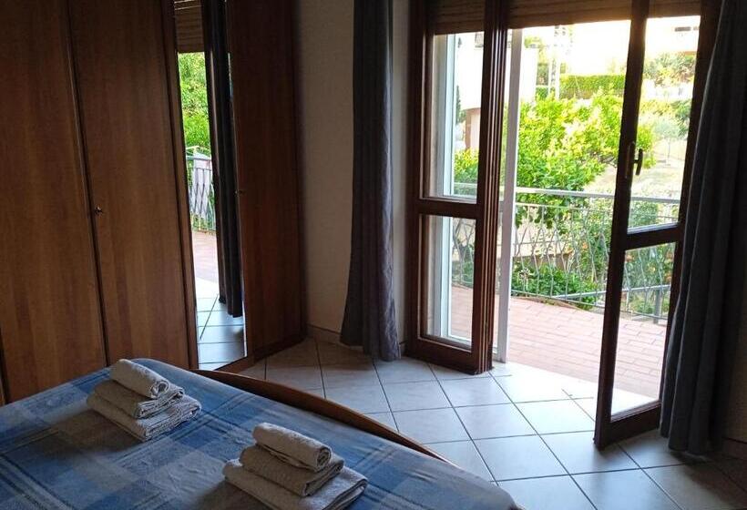 شقة غرفة واحدة, Teresa S House