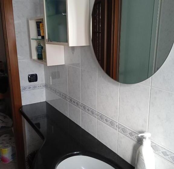 شقة غرفة واحدة, Teresa S House