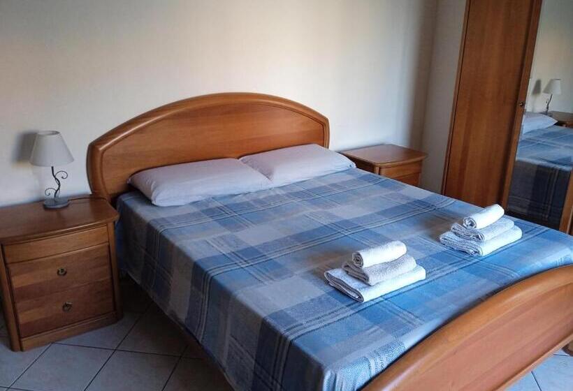 شقة غرفة واحدة, Teresa S House