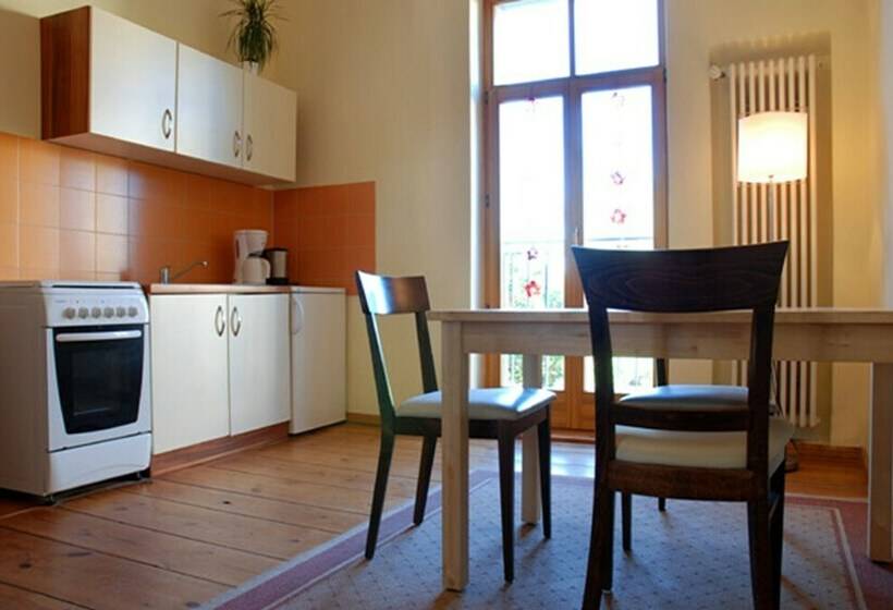 スタンダードスタジオ, Apartment  Und Zimmervermietung Am Park