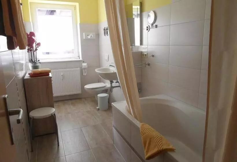 Huoneisto 1 Makuuhuone, Altstadt Hotel Peiß