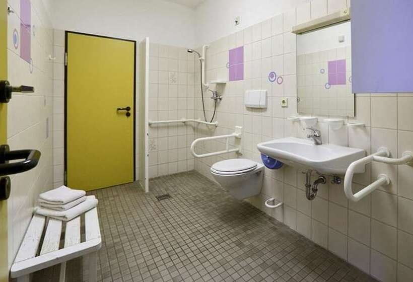 标准单人间共用浴室, Hostel Flensburg