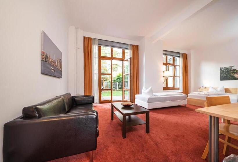 اتاق سوپریور, 26