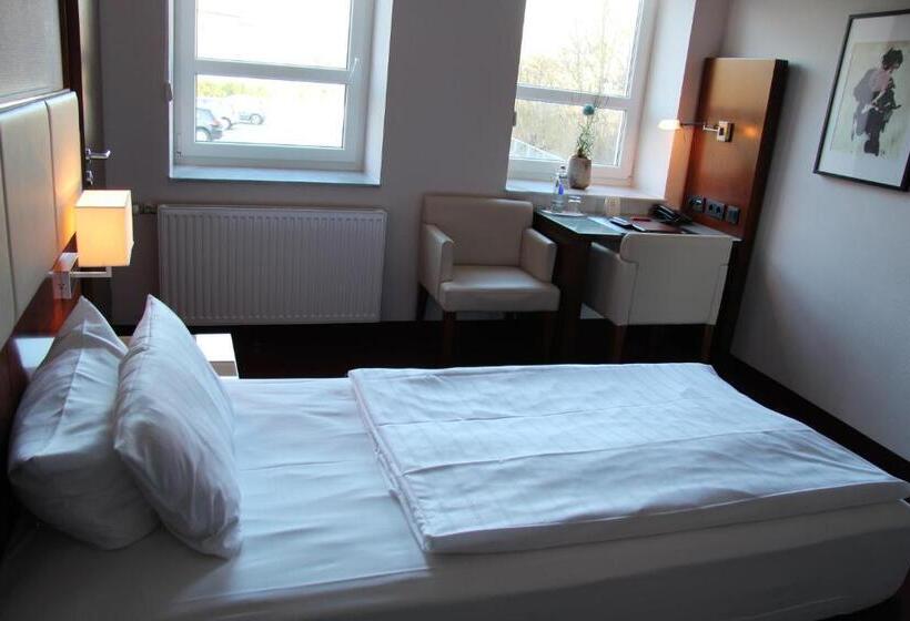 スタンダードシングルルーム, Adena