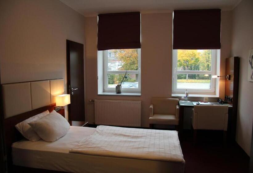 スタンダードシングルルーム, Adena