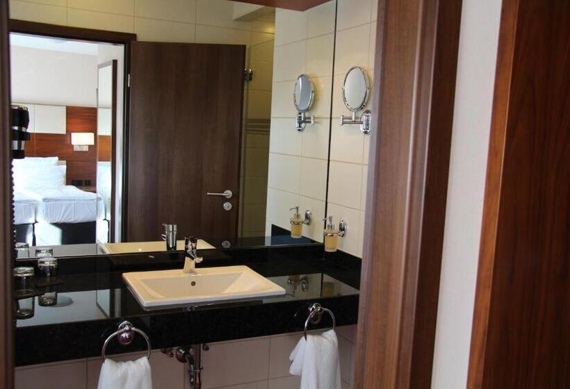 スタンダードルーム, Adena