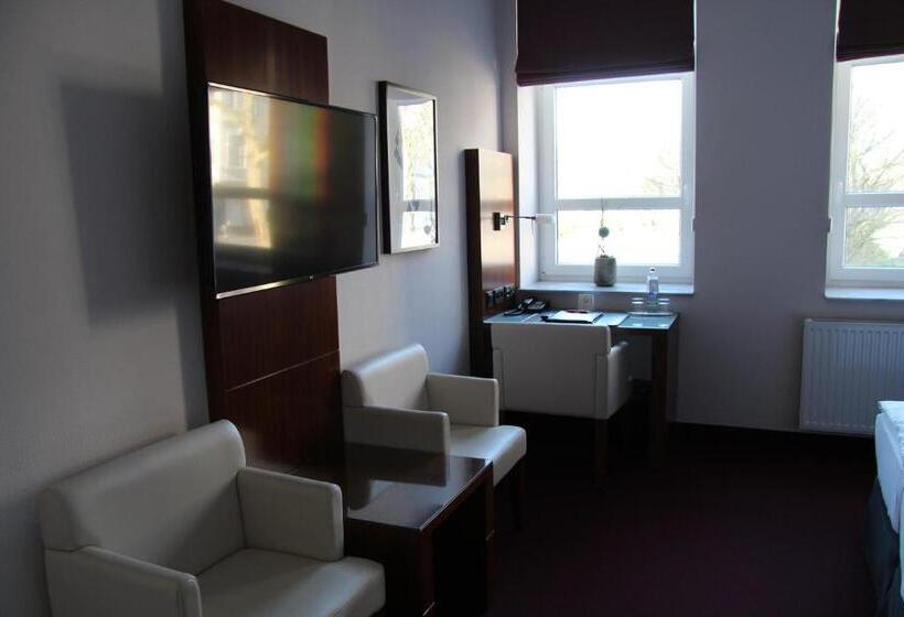 コンフォートルーム, Adena