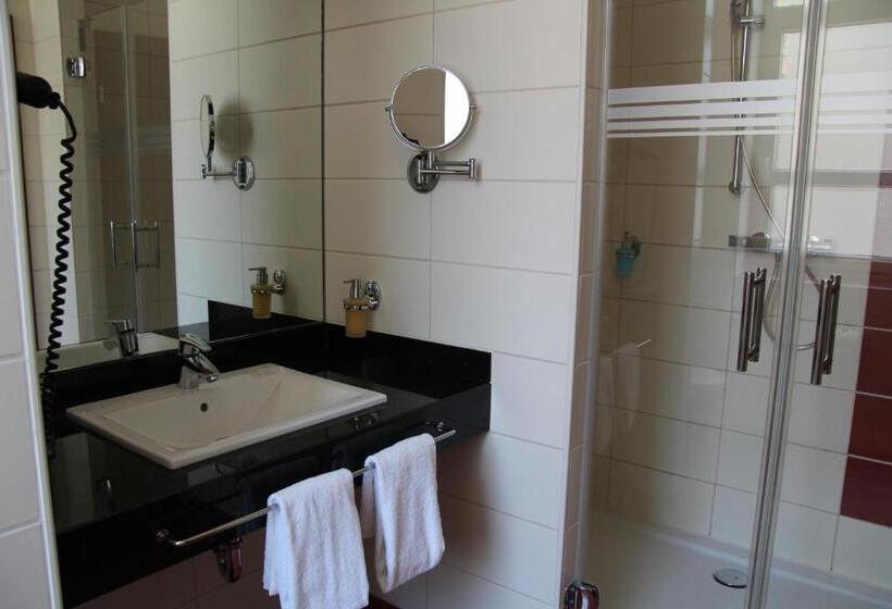 コンフォートルーム, Adena