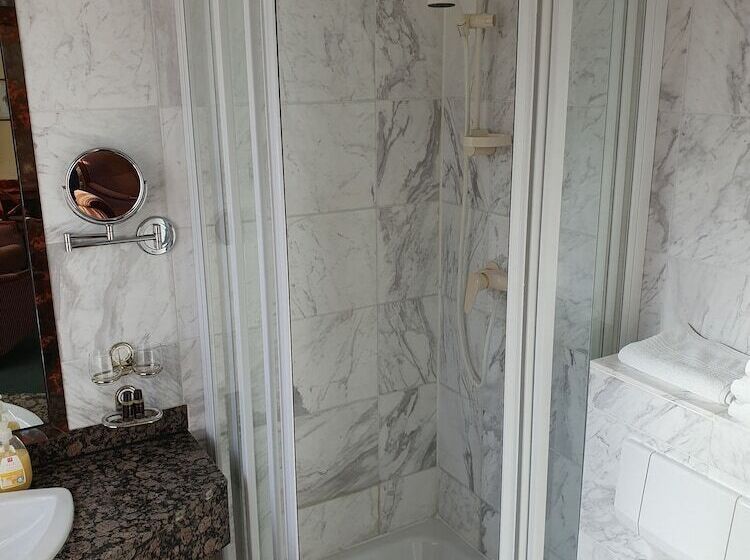 غرفة قياسية, Fürstenhof