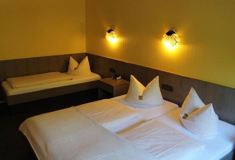 اتاق استاندارد سه نفره, Grunewald