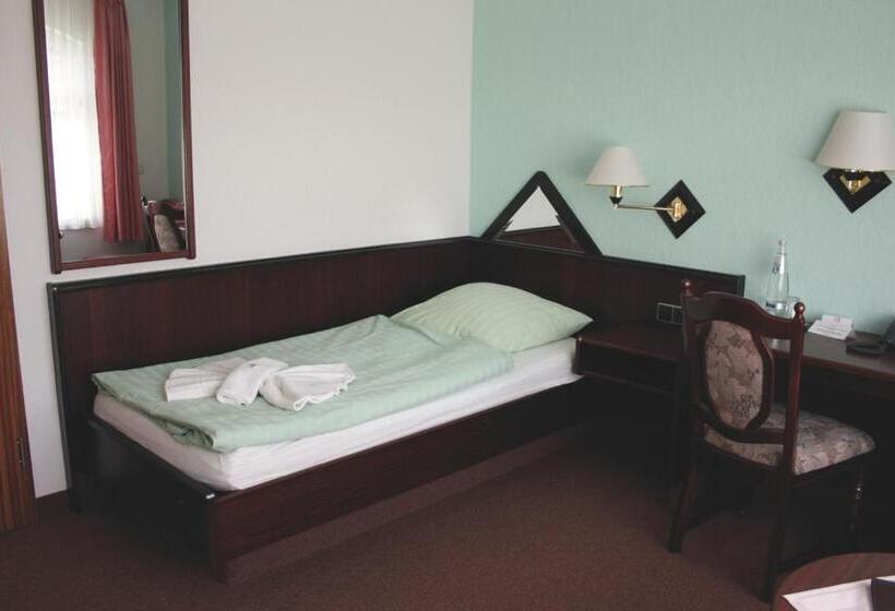 标准单人间, Heidekrug