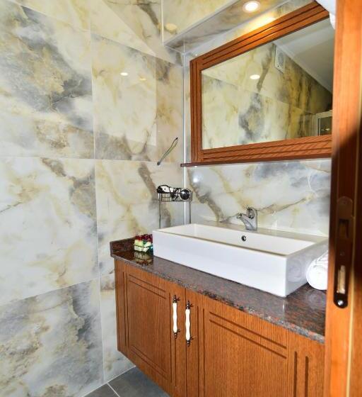 اتاق خانوادگی, Kybele