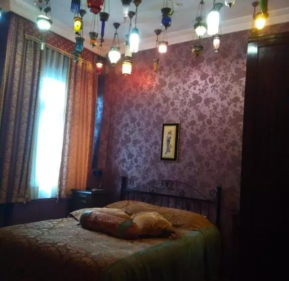 اتاق لوکس, Kybele