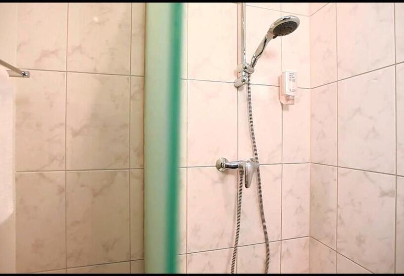 스탠다드 트리플 룸, Royal