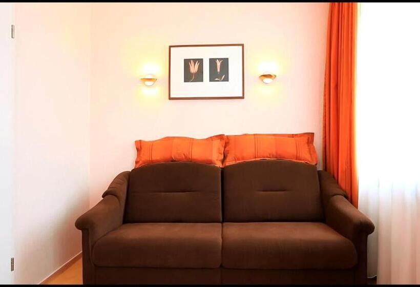 스탠다드 트리플 룸, Royal