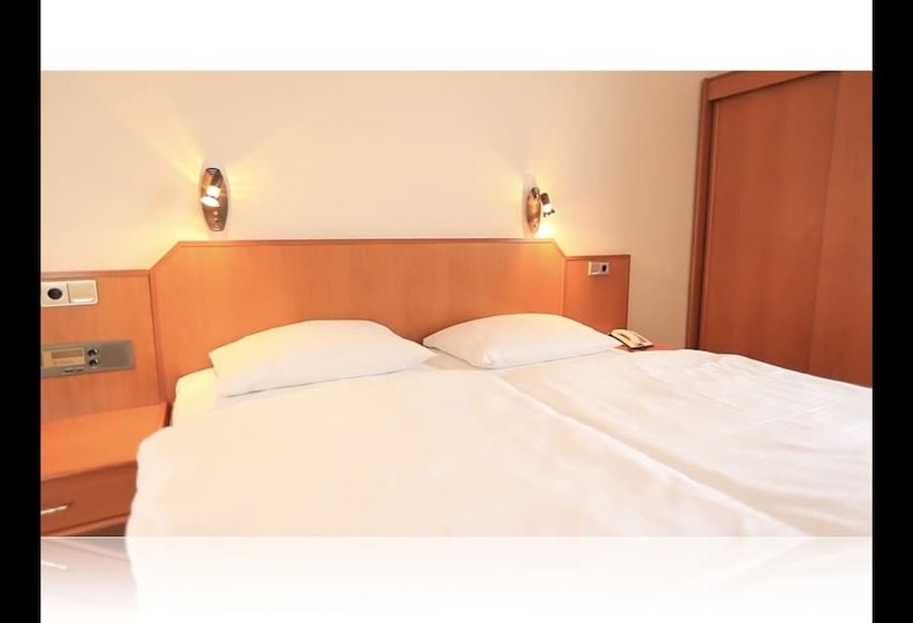 스탠다드 트리플 룸, Royal