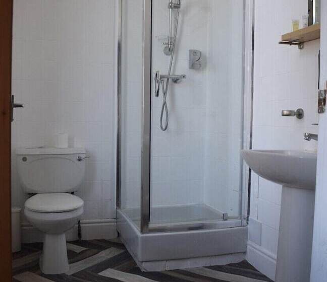 חדר סטנדרט, Whitburn House