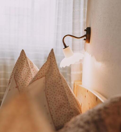 带1个卧室的带阳台的公寓, Weinberghof