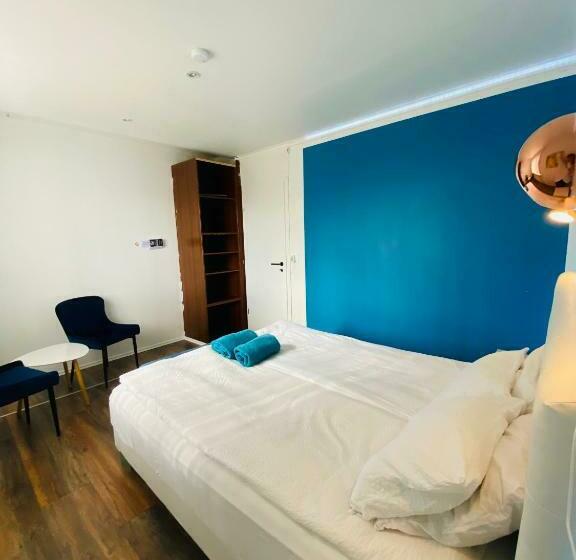 اتاق استاندارد با سرویس بهداشتی مشترک, Easy Stay