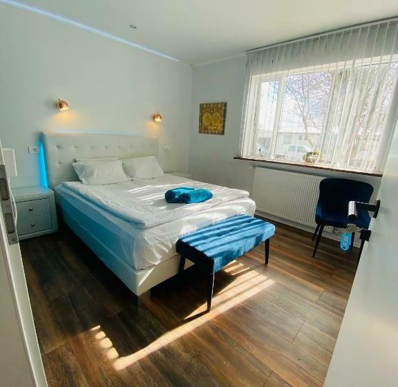 اتاق استاندارد با سرویس بهداشتی مشترک, Easy Stay