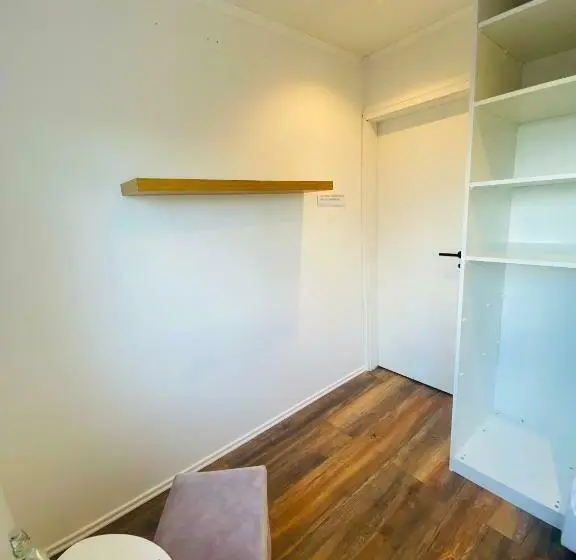 اتاق استاندارد با سرویس بهداشتی مشترک, Easy Stay