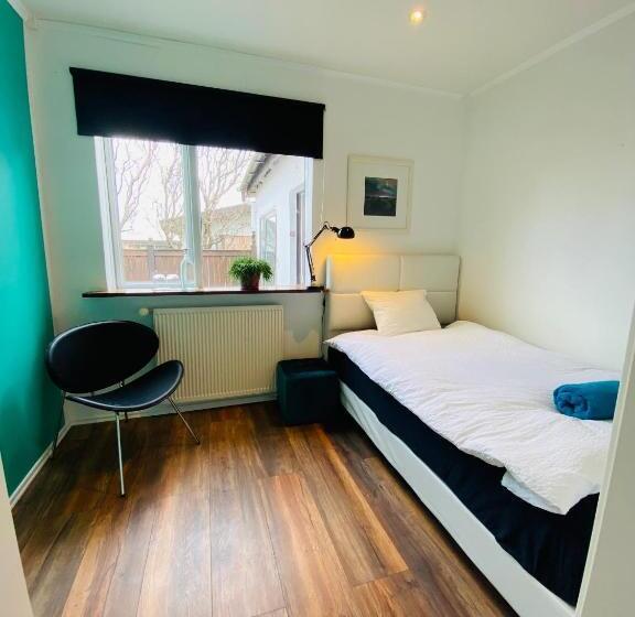 اتاق یک نفره پایه با سرویس بهداشتی مشترک, Easy Stay