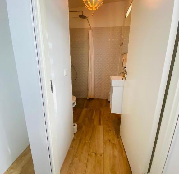 اتاق استاندارد سه نفره, Easy Stay