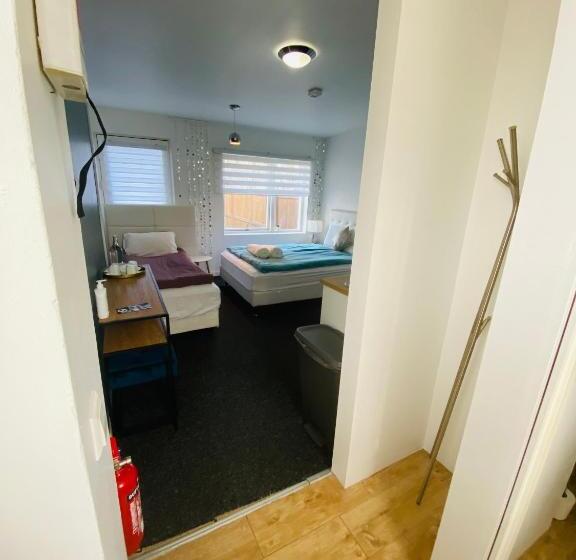 اتاق استاندارد سه نفره, Easy Stay