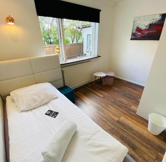 اتاق استاندارد یک تخته با سرویس بهداشتی مشترک, Easy Stay