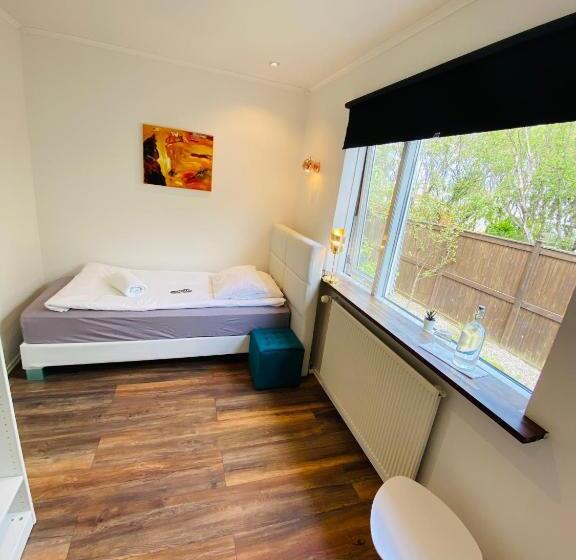 اتاق استاندارد یک تخته با سرویس بهداشتی مشترک, Easy Stay