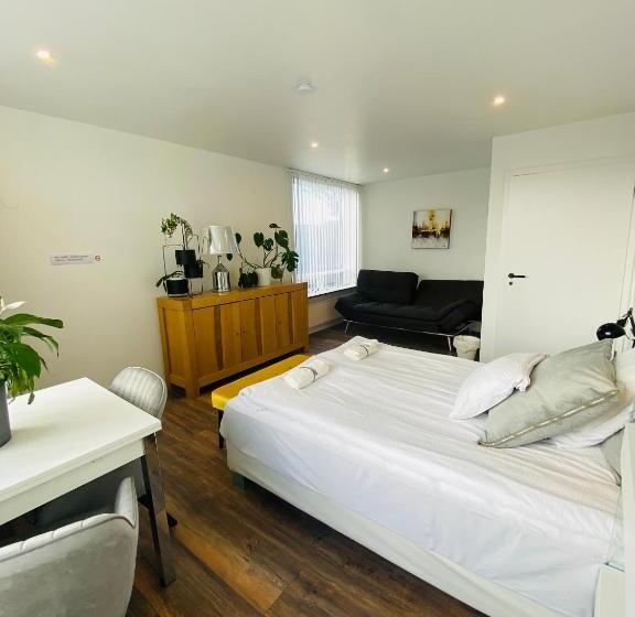 اتاق استاندارد با سرویس بهداشتی مشترک, Easy Stay