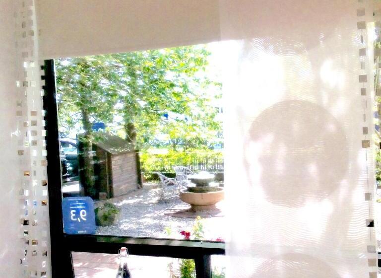 اتاق استاندارد با سرویس بهداشتی مشترک, Easy Stay