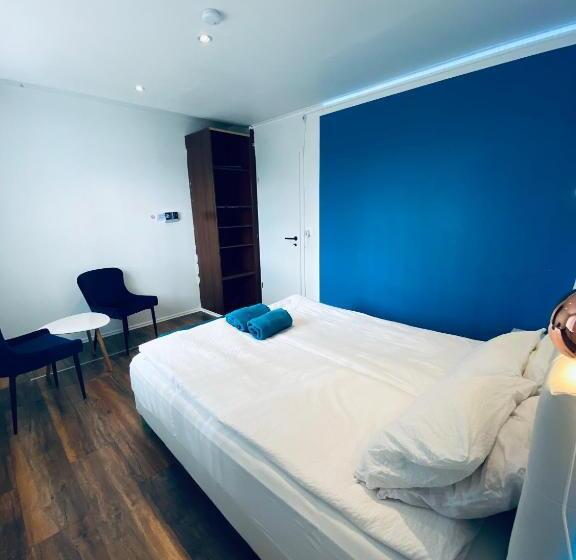 اتاق استاندارد با سرویس بهداشتی مشترک, Easy Stay