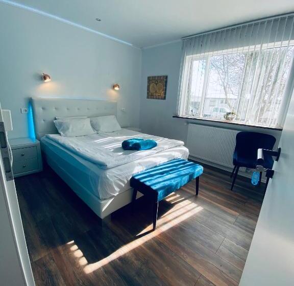 اتاق استاندارد با سرویس بهداشتی مشترک, Easy Stay