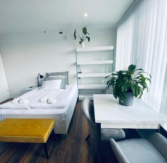 اتاق استاندارد با سرویس بهداشتی مشترک, Easy Stay