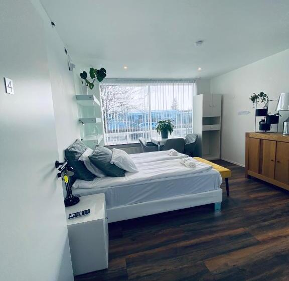 اتاق استاندارد با سرویس بهداشتی مشترک, Easy Stay