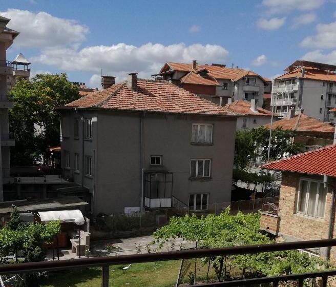 Семейный Номер Вид на Сад, Ivet Guest House