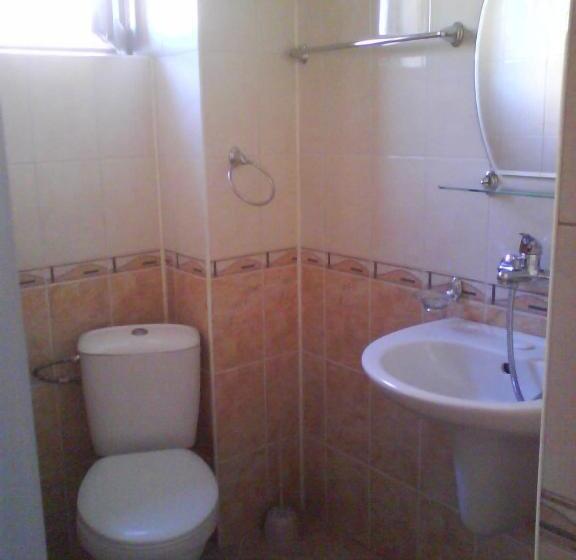 Семейный Номер Вид на Сад, Ivet Guest House