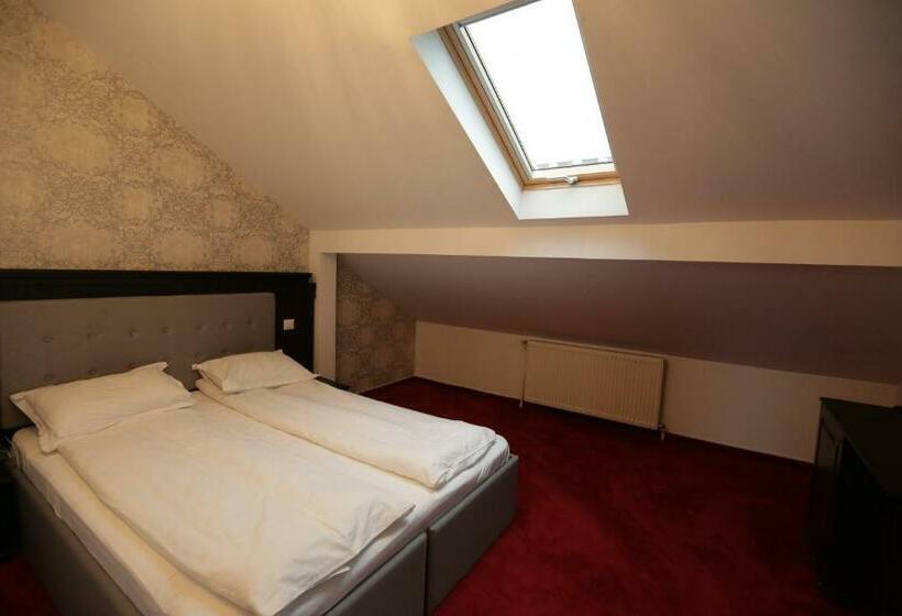 Номер Стандарт, Casa Domnească Cacica