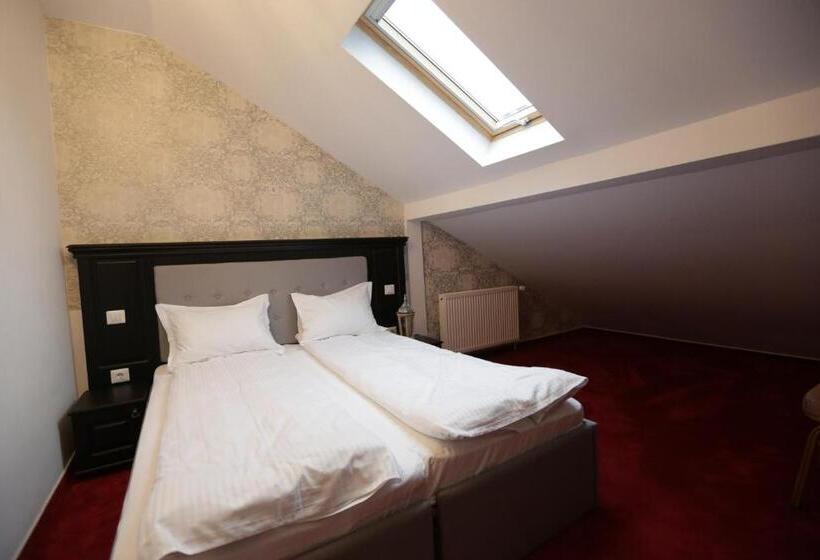 Номер Economy, Casa Domnească Cacica