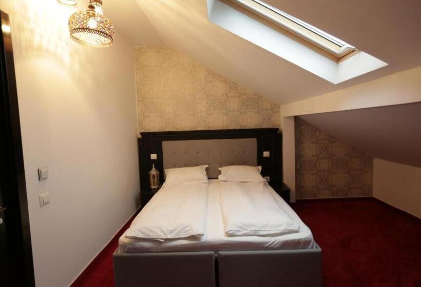 Номер Economy, Casa Domnească Cacica