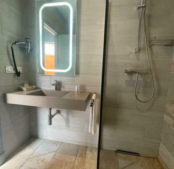 디럭스 룸, Hostal Noli