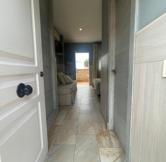 디럭스 룸, Hostal Noli