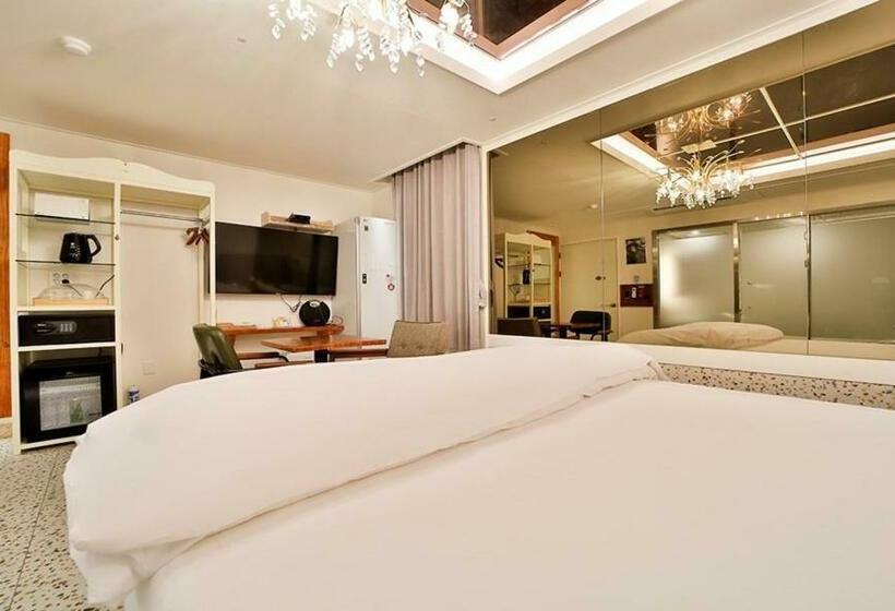 디럭스 룸, Daegu February Hotel Dongdaegustation