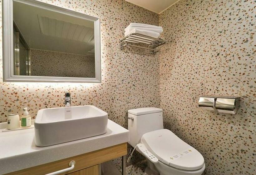 디럭스 룸, Daegu February Hotel Dongdaegustation