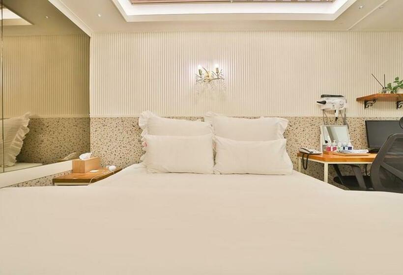 디럭스 룸, Daegu February Hotel Dongdaegustation